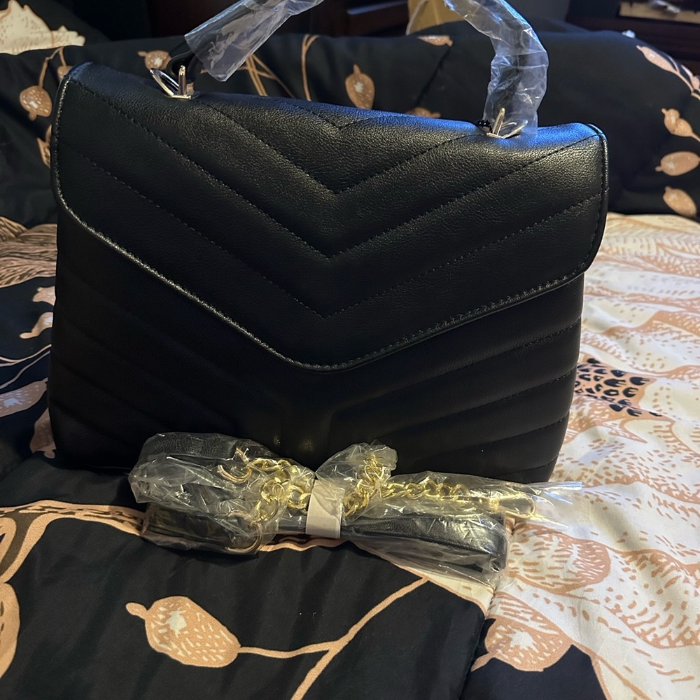 Elegant Black Quilted Handbag
